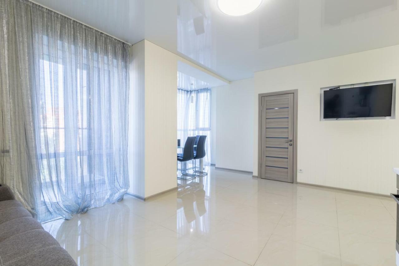Lux Near City, River View, Center New Tower Apartment